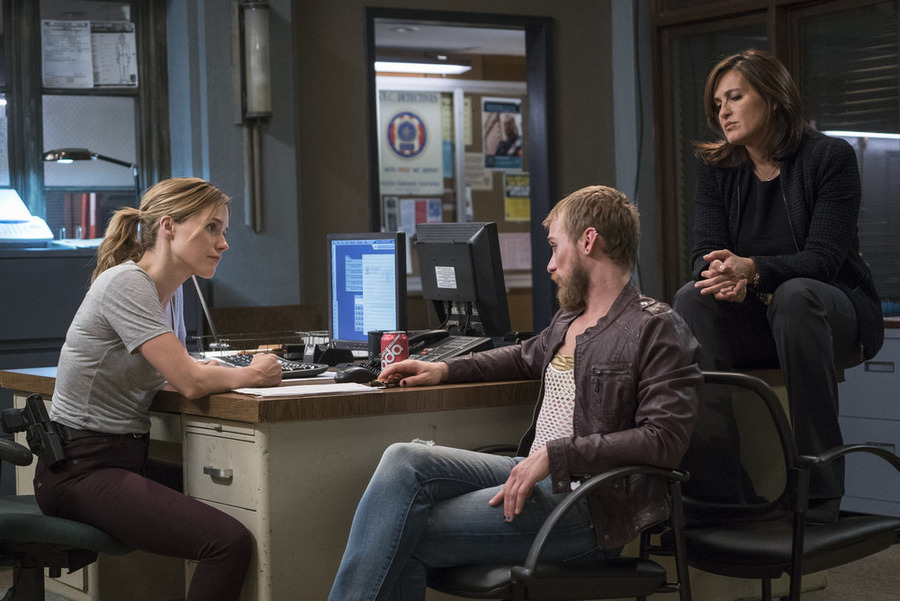 All Things Law And Order Law & Order SVU “Chicago Crossover” Advance Photos