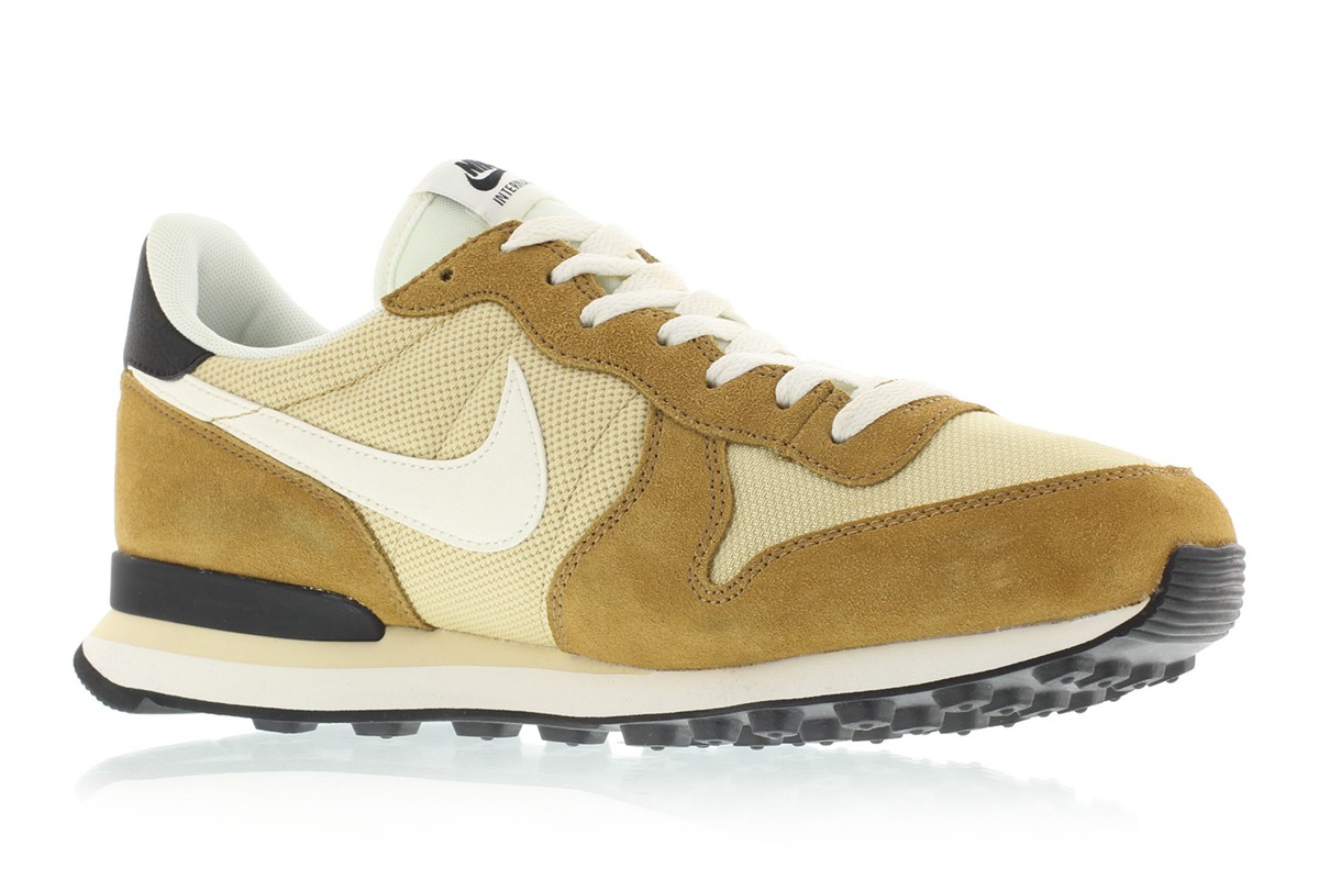 nike internationalist vegas gold