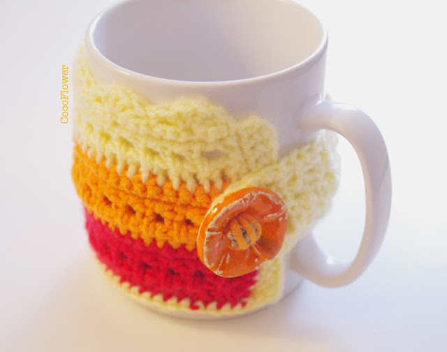 Housse couvre tasse à café orange et jaune avec bouton céramique par CocoFlower