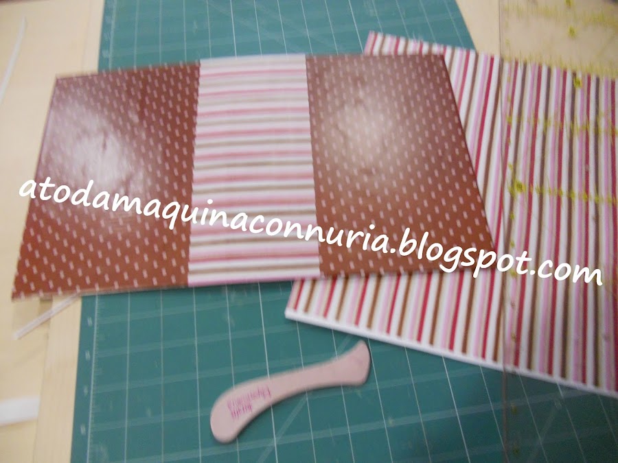 Decora la portada del álbum de scrap con papeles que coordinen