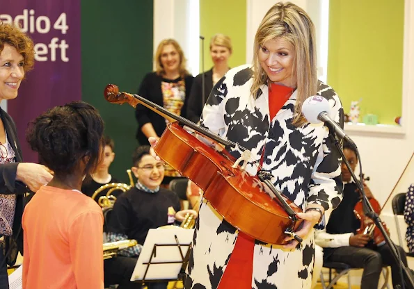 Queen Maxima of The Netherlands launched the project of "Classic Shows" the NPO Radio. Queen Maxima Natan Dress, LK Bennett Shoes. Carlend Copenhagen Aicha Crocodile clutch