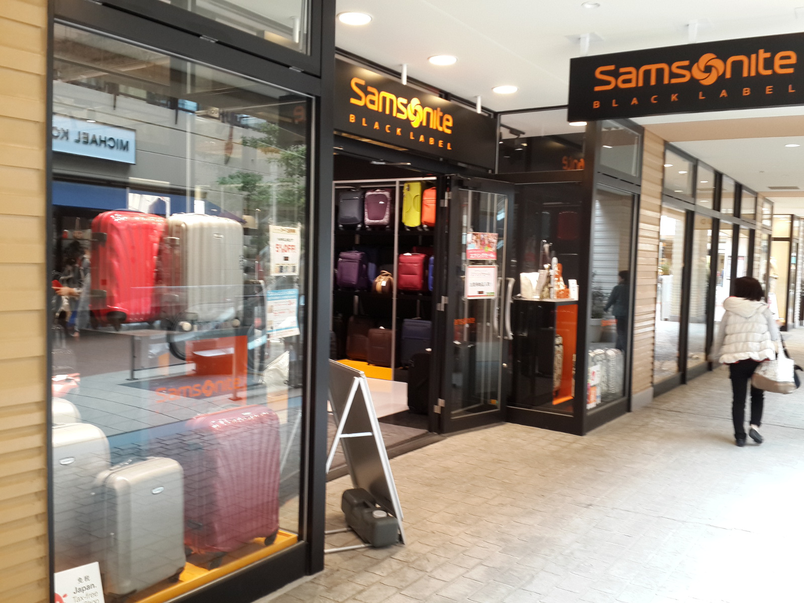 samsonite outlets