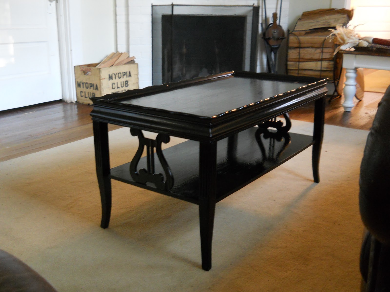 Heir and Space: A sexy coffee table