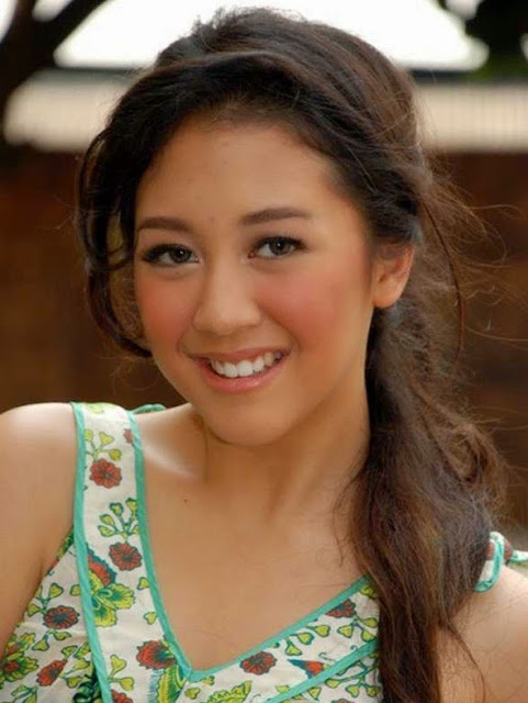 Biodata & Galeri Foto Sherina Munaf - Gambar.photo