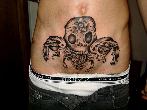 Crânio com Aves Tatuagem no Estômago