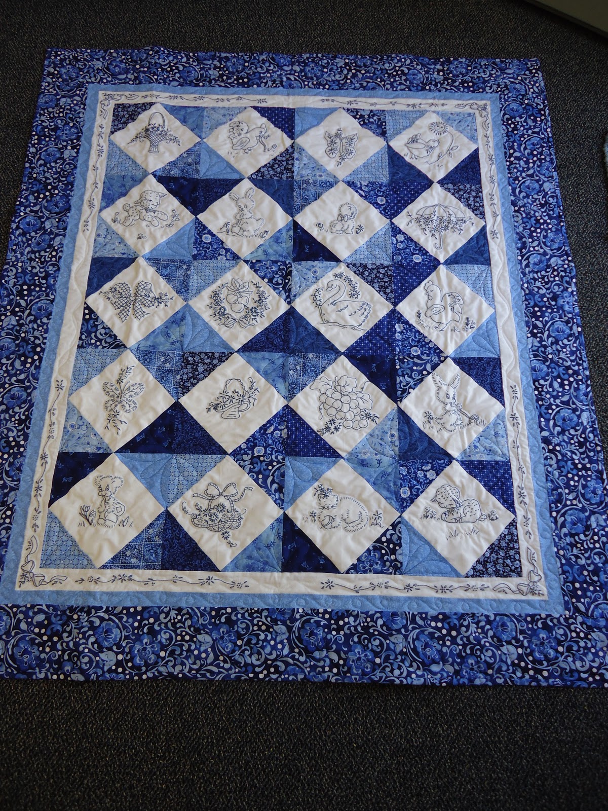 Lous quiltn corner bluework quilt