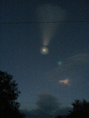 Мистериозна спирала в небето на Русия Mysterious-glowing-object-explodes-in-Russian-sky-3
