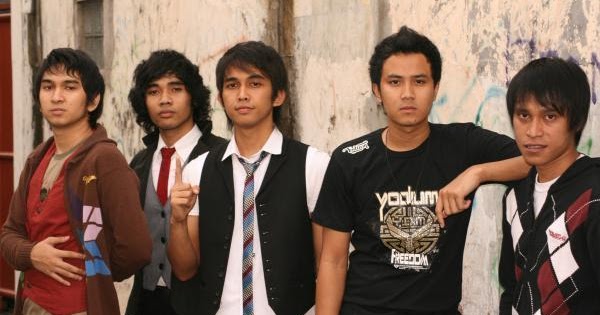 Lirik Lagu Dermaga Biru / Lirik Lagu Naif - Jikalau (OST Film Dua Garis