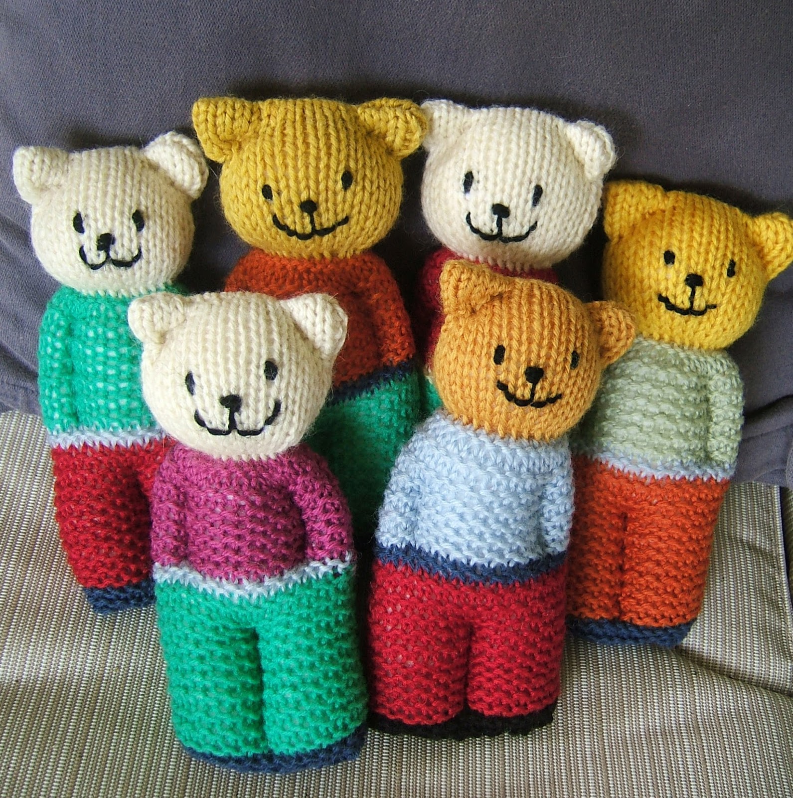 aussie knitting threads Ready Teddy in a square
