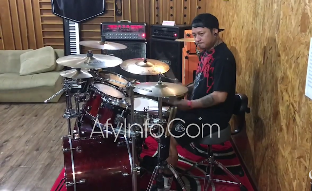 Drummer Andyan Gorust Drummer Andyan Gorust