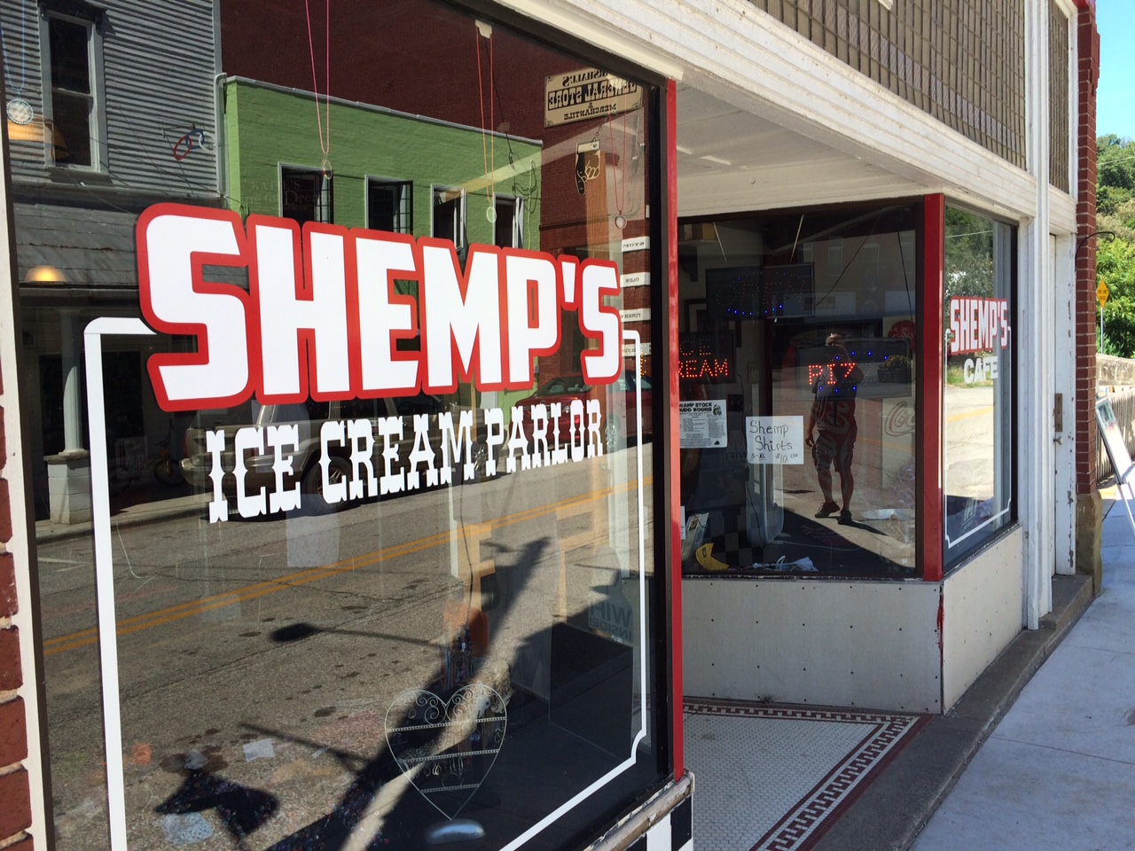 The West Virginia Hot Dog Blog Cairo HDJ Review Shemp's Ice Cream Parlor