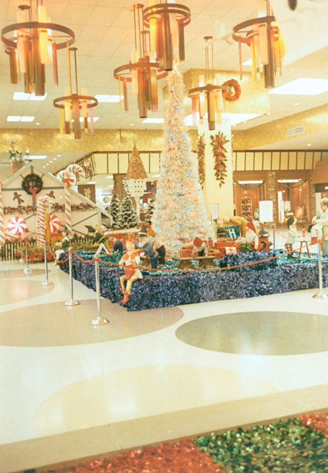 Pleasant Family Shopping It's Christmastiiiiime in Ford City!