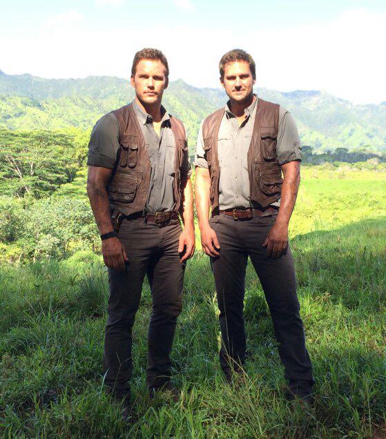 Jurassic Updates: PHOTOS: Jurassic World Cast with their Stunt Doubles