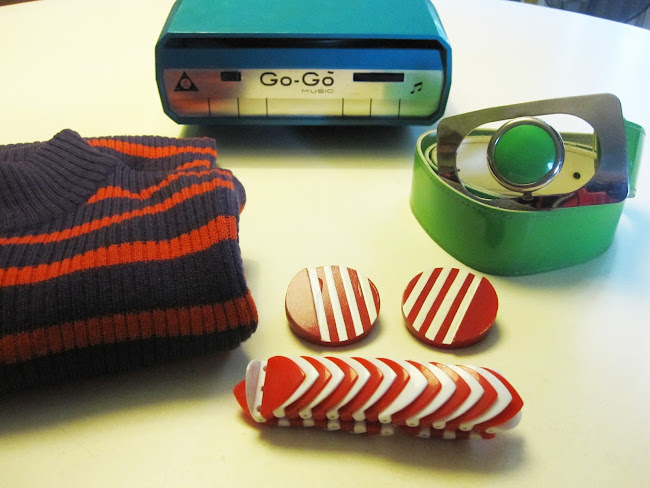 70's patent belt , orange and purple striped skinny-rib sweater , vintage plastic bracelet , turquoise Go-Go slot-in record player , red and white stripes wooden earrings 1960 1960s 60s 60' yard sales garage brocantes brocante broc bracelet ceinture vernie vert pomme go-go gogo go mange disque disques mange-disque années 60 70 1970 70s 1970s sixties seventies mod twiggy 