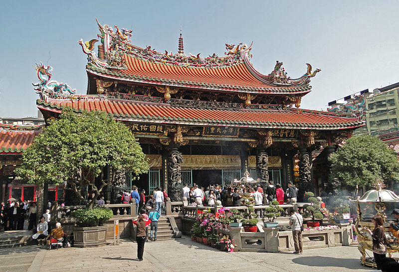 800px-Longshan_Temple%2C_Taipei_01.jpg