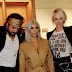 kim kardashian lancia il vestito blazer, ma un attimo, quella è pamela anderson?