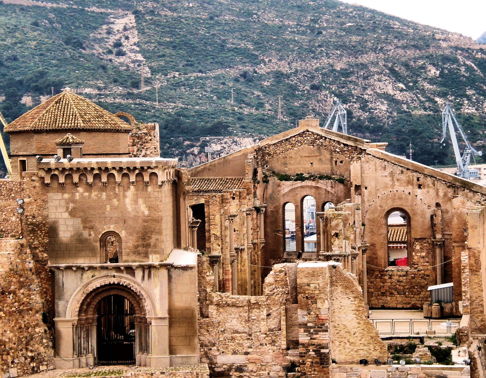 Another shot of the ruins of Santa María la Vieja. Photo: Murcianboy, WikiMedia.org.