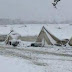 Συγκλονιστικές εικόνες: Το χιόνι βούλιαξε τις σκηνές των προσφύγων