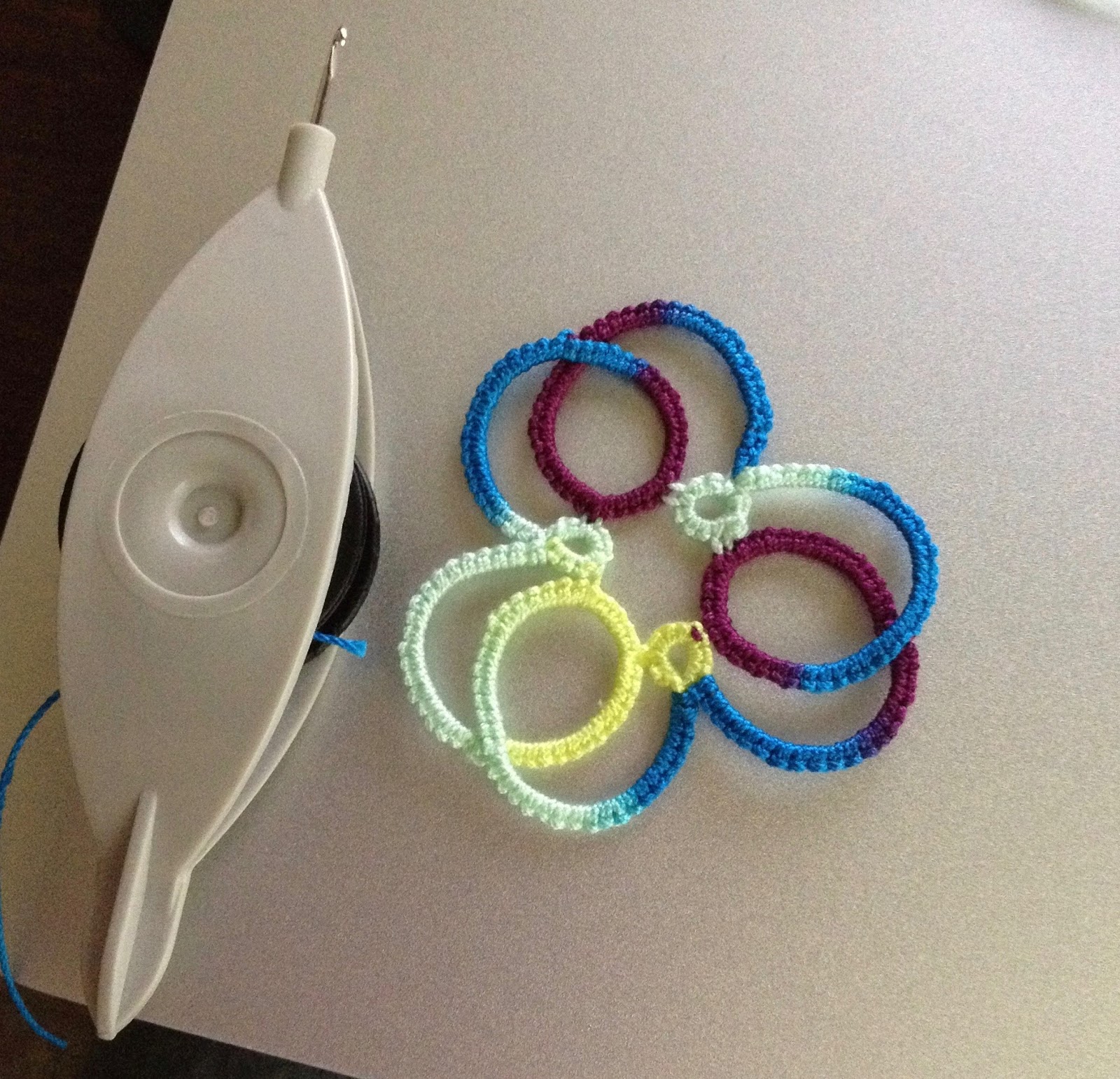 Tatting We make lace with lots of little knots! Mock Ring by Joining