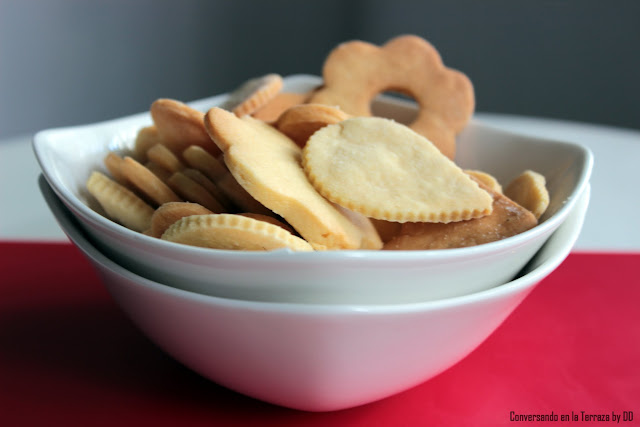 Galletas rellenas de mermelada de ruibarbo