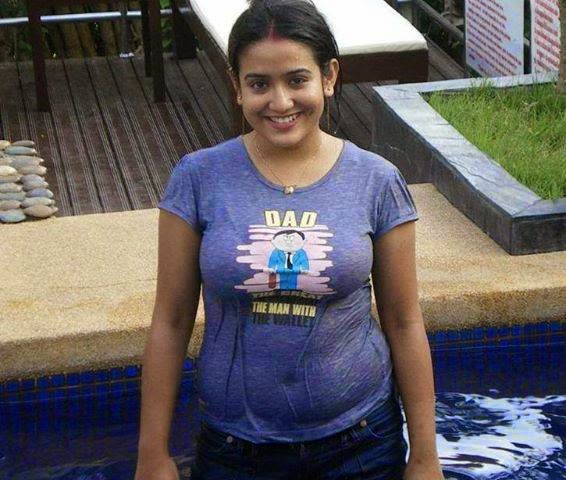 Indian Desi Beautiful Housewife Bathing New Photos Beautiful Desi Sexy Girls Hot Videos Cute 