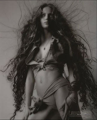 fotos blanco y negro de modelos con cabello largo