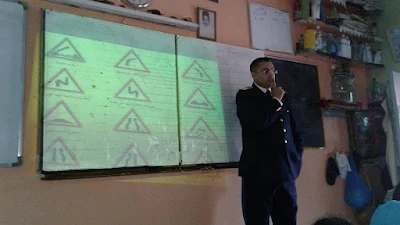 أكادير :لقاء تواصلي لمسؤول أمني مع تلاميذ مدرسة الأطلس ايت الموذن بأكادير