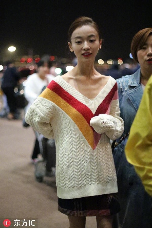 Weibo Go Wu Jinyan Stuns With Her Beautiful Collarbones And
