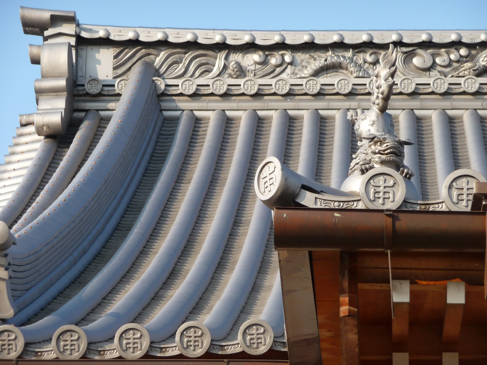 淡路瓦 昭和窯業のスタッフブログ: 本葺き瓦シリーズ（お寺 水板編）