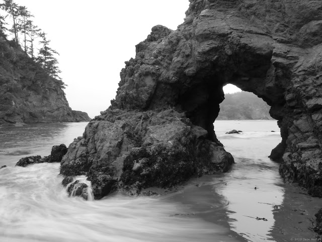 B&W Archway B&W Archway