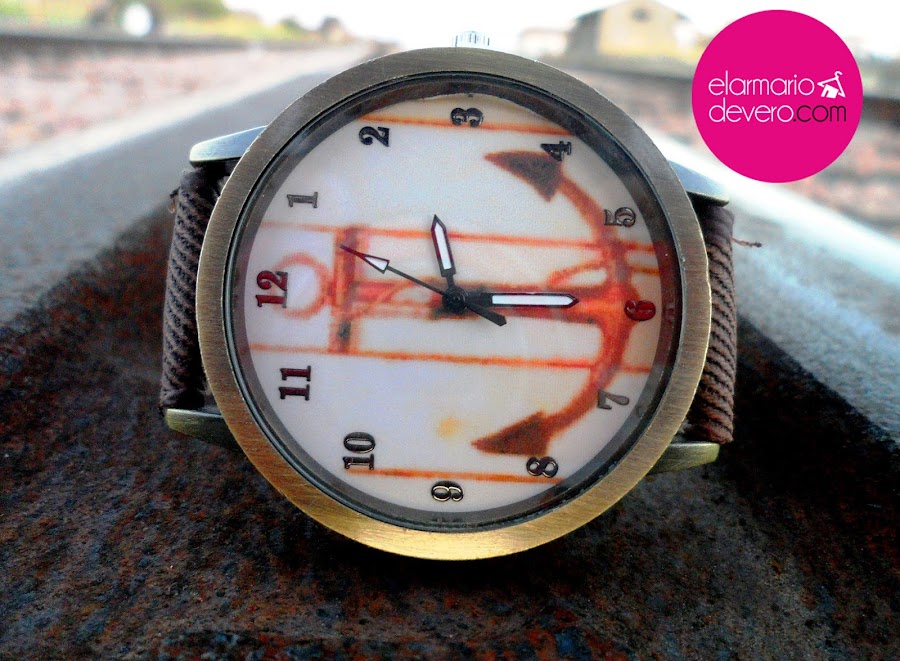 Reloj marrón ancla