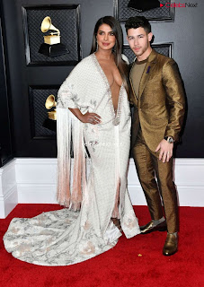 Priyanka CHopra in Lovely Evening Gown without Front Buttons at Grammy Awards 2020 ~  bollycelebs.in Exclusive Pics 012