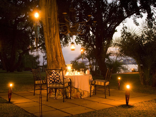 LA GUARIDA DE BAM: Mesas para dos en San Valentin