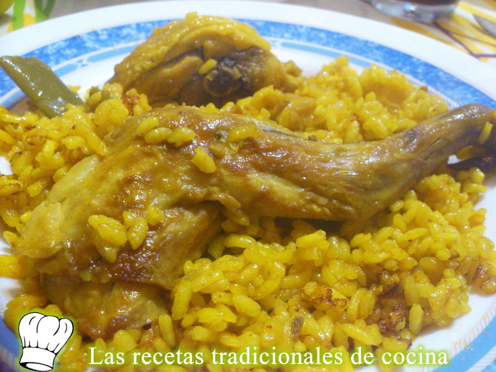 Receta de paella valenciana con pollo, conejo y costillas al estilo de