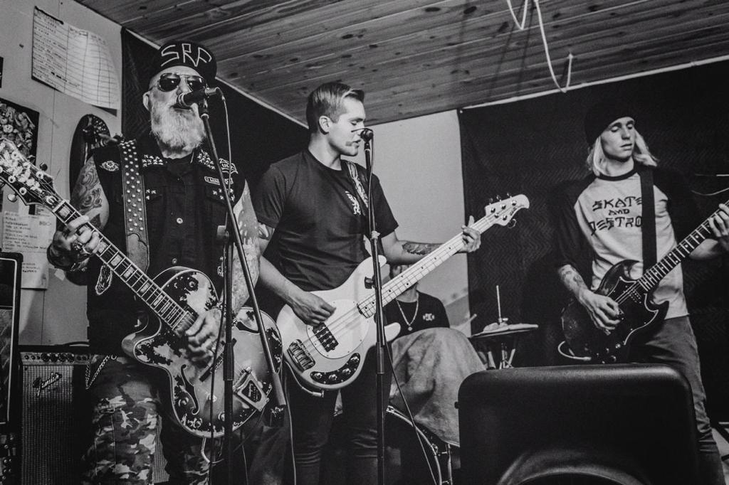 Sr Flavio Arranca Quot La Gira Sardinista Quot Noche Bastarda