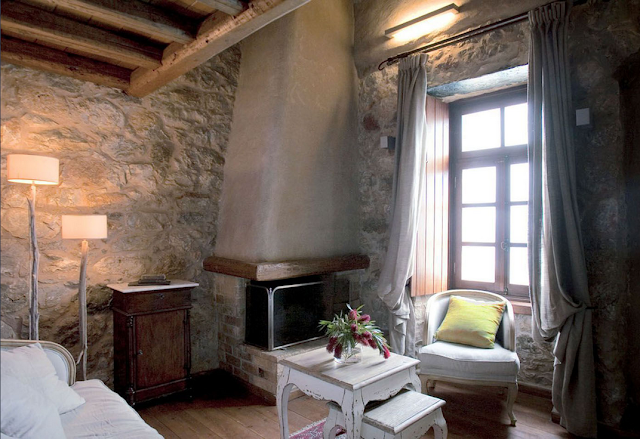 Sleep to the sound of the waves - Kyrimai Historical Hotel in Mani, Greece