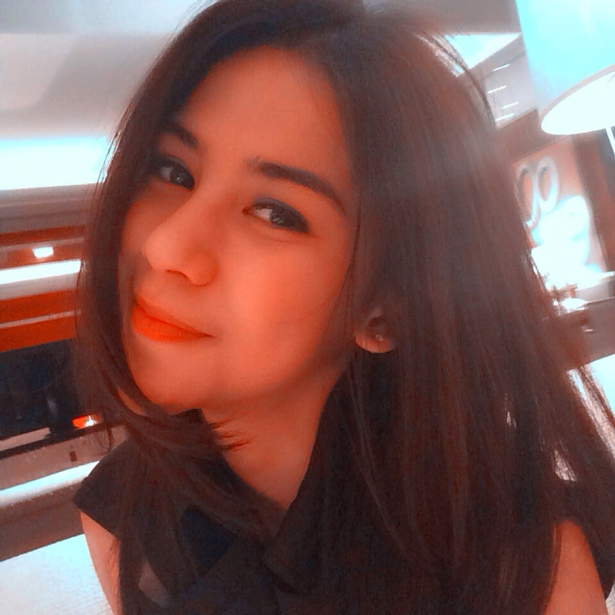 Blogs World Profil Singkat dan Koleksi Foto Adinda Thomas