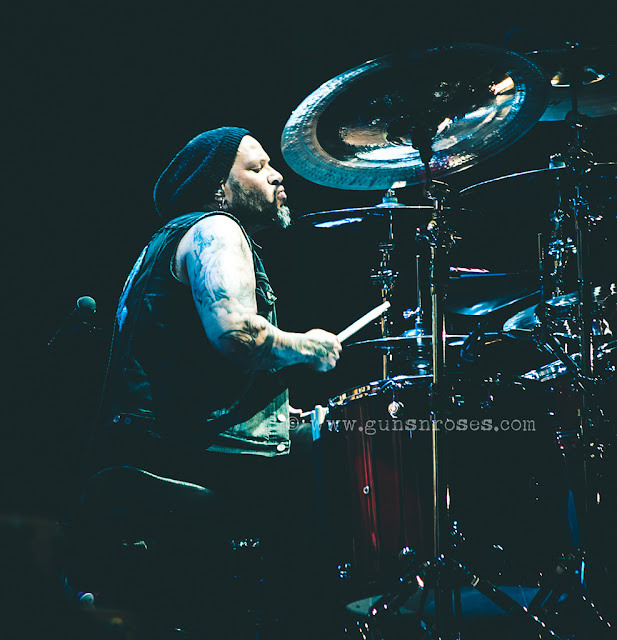 [Entrevista] Frank Ferrer: Cómo salgo adelante con los conciertos de GN’R (2016). 19-4