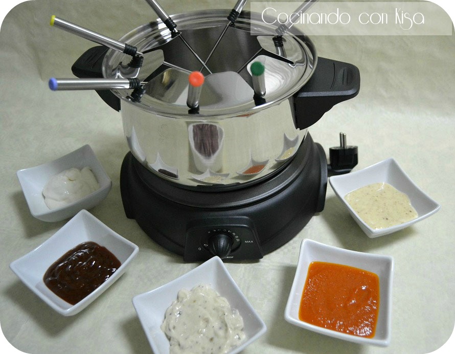  Fondue de carne con varias salsas 