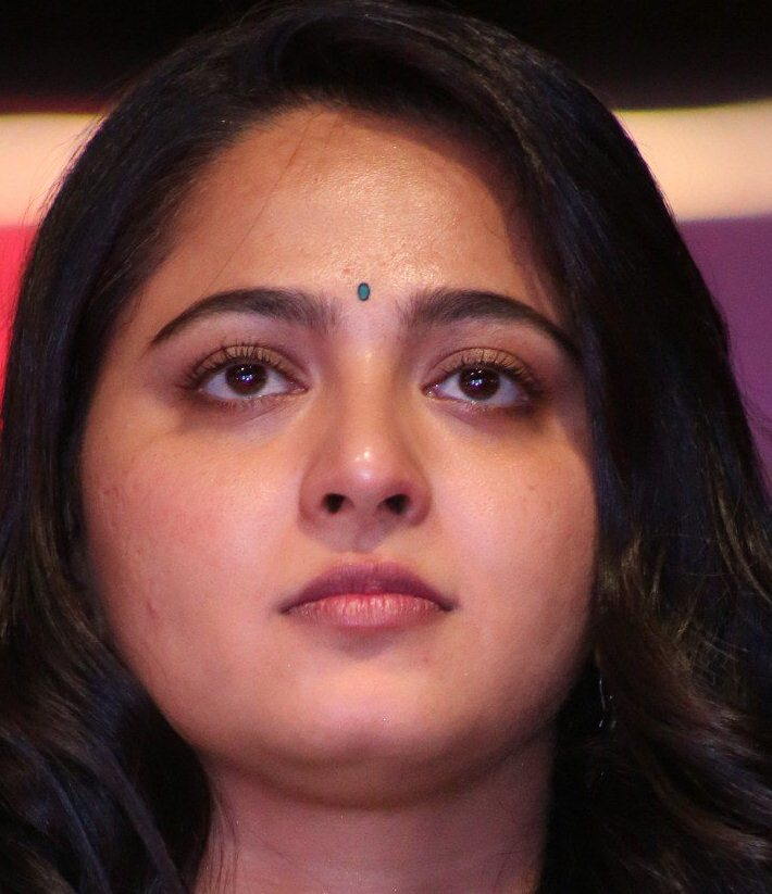 Beautiful Telugu Girl Anushka Shetty Oily Face Close Up Photos