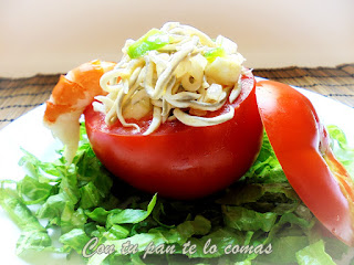 Tomates Rellenos De Gulas Y Gambas
