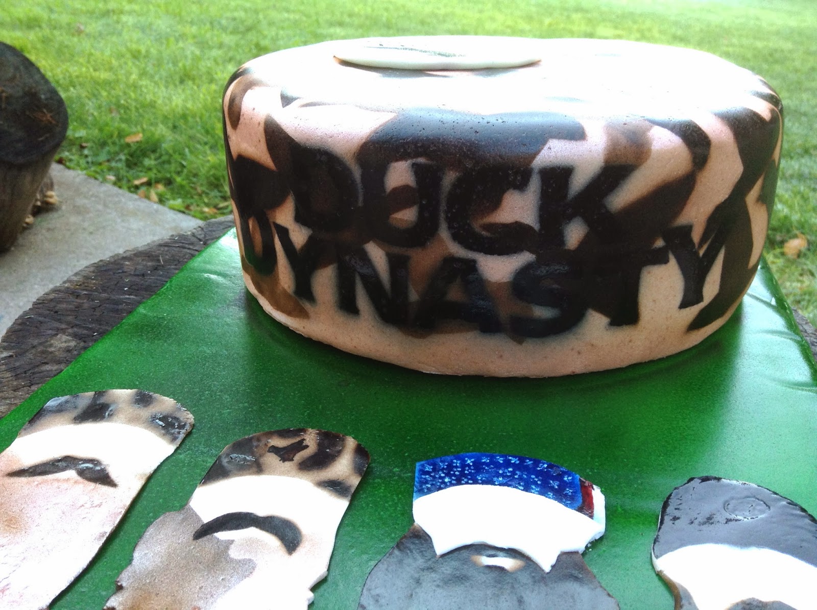 THE MIGHTY BAKER Duck Dynasty Cake 