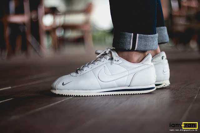 nike cortez mini swoosh
