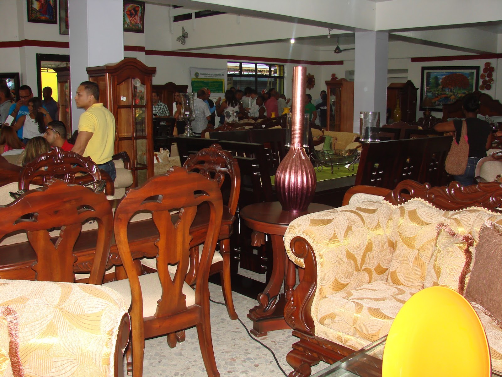 Inauguran nueva tienda de muebles en Cotui VILLA