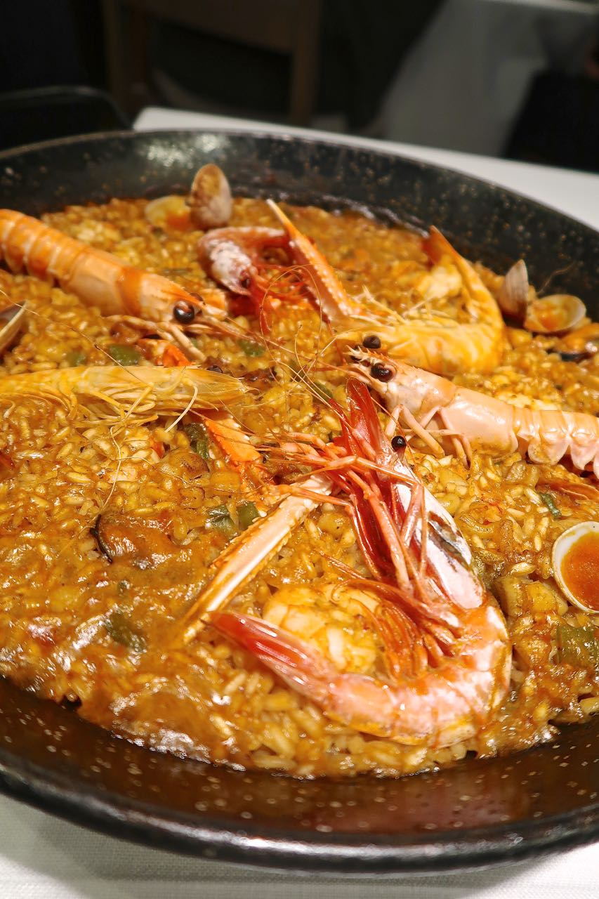 Scrumpdillyicious Can Majó The Best Seafood Paella in Barcelona