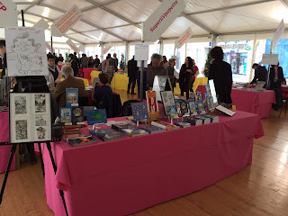 Au Salon de Caen sur le Stand SaperliVpopette... Un bon salon au cœur des commerces sur une place très passante... De belles rencontre et une excellente compagnie. ©Guillaume Néel