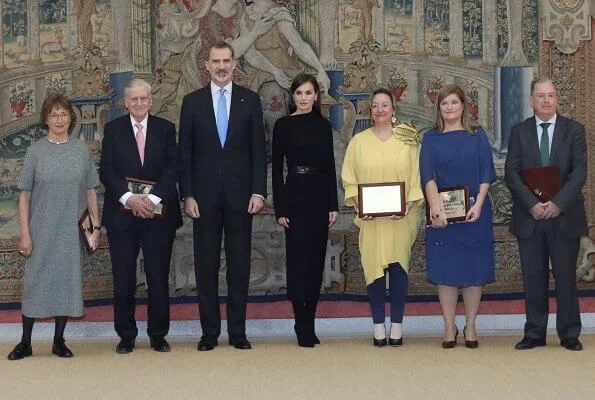 Queen Letizia wore Cos draped-neck ribbed wool dress. The Queen handed out the awards to the awardees of National Research Awards