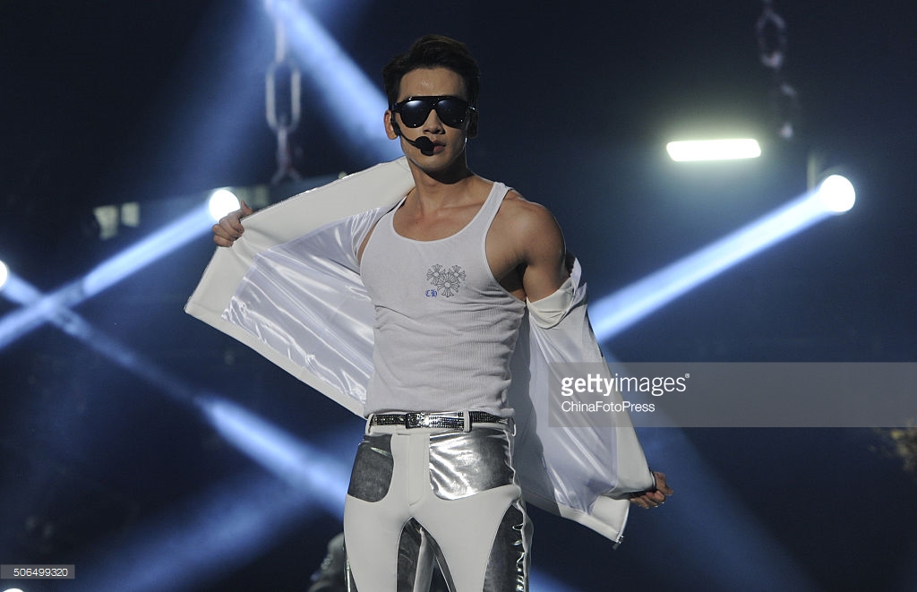 http://2.bp.blogspot.com/-GLlFiLmSdK0/VqXRLjxMTnI/AAAAAAABQvI/0D7S44zcvxQ/s1600/south-korean-singer-rain-performs-onstage-during-his-concert-the-picture-id506499320.jpg