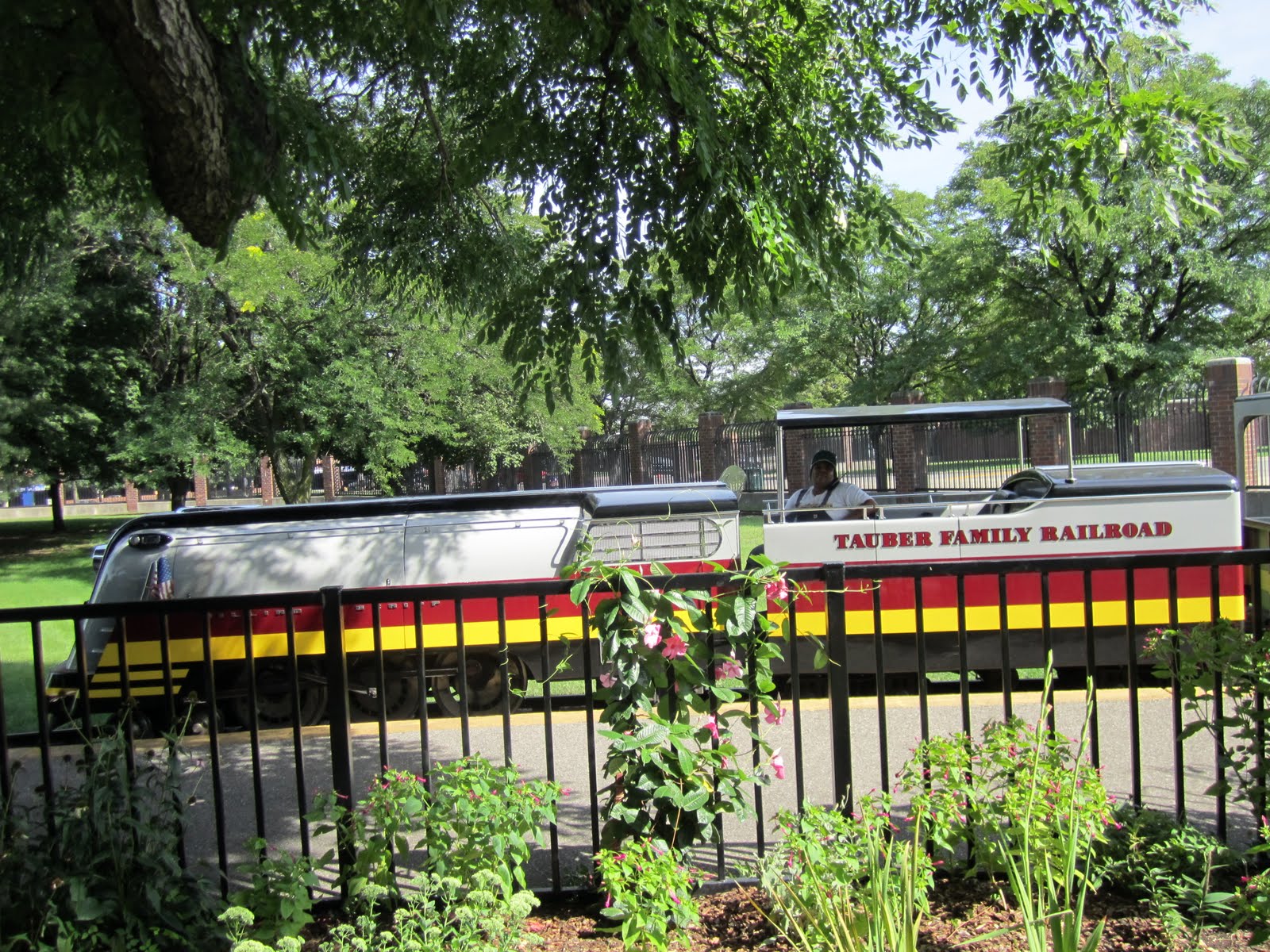 It's Fun 4 Me! Detroit Zoo