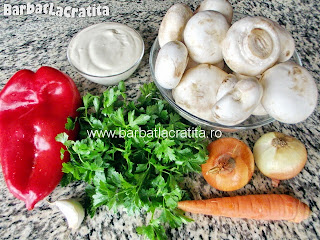 ingrediente reteta - ciuperci, smantana, ardei, ceapa, morcov, patrunjel, usturoi